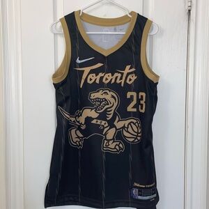 Size medium Authentic